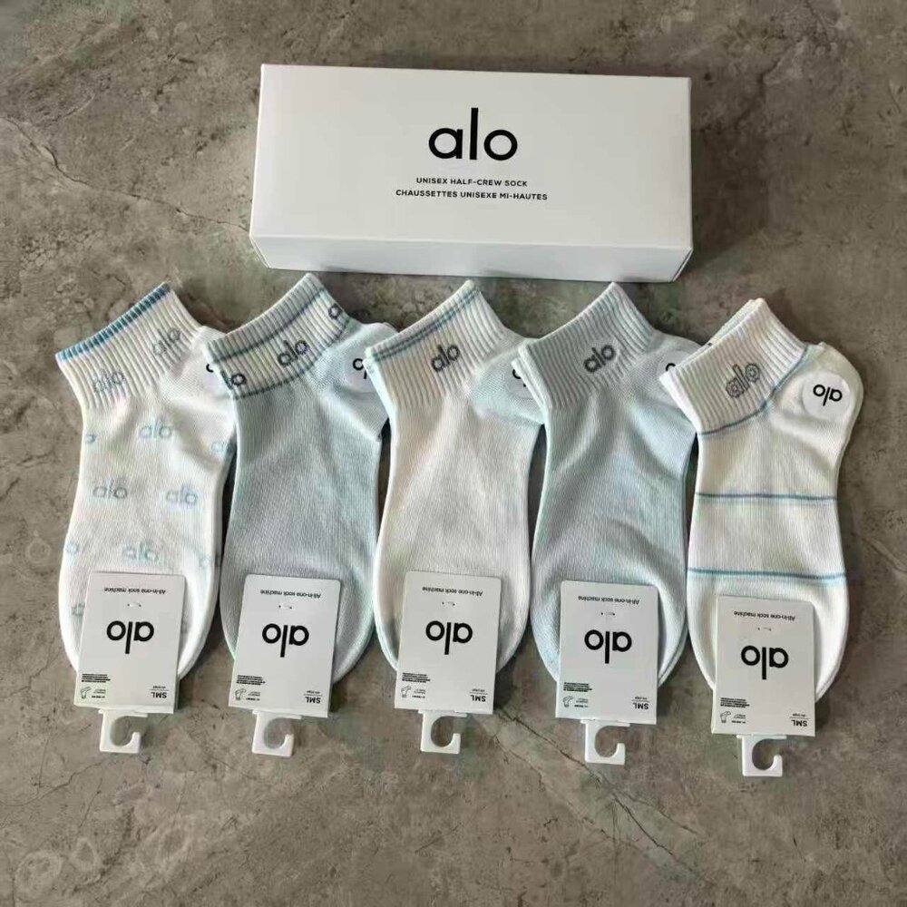 A40- ALO Yoga Women's Sky & Ivory Logo Ankle Socks 5-Pair Box Set - NWT